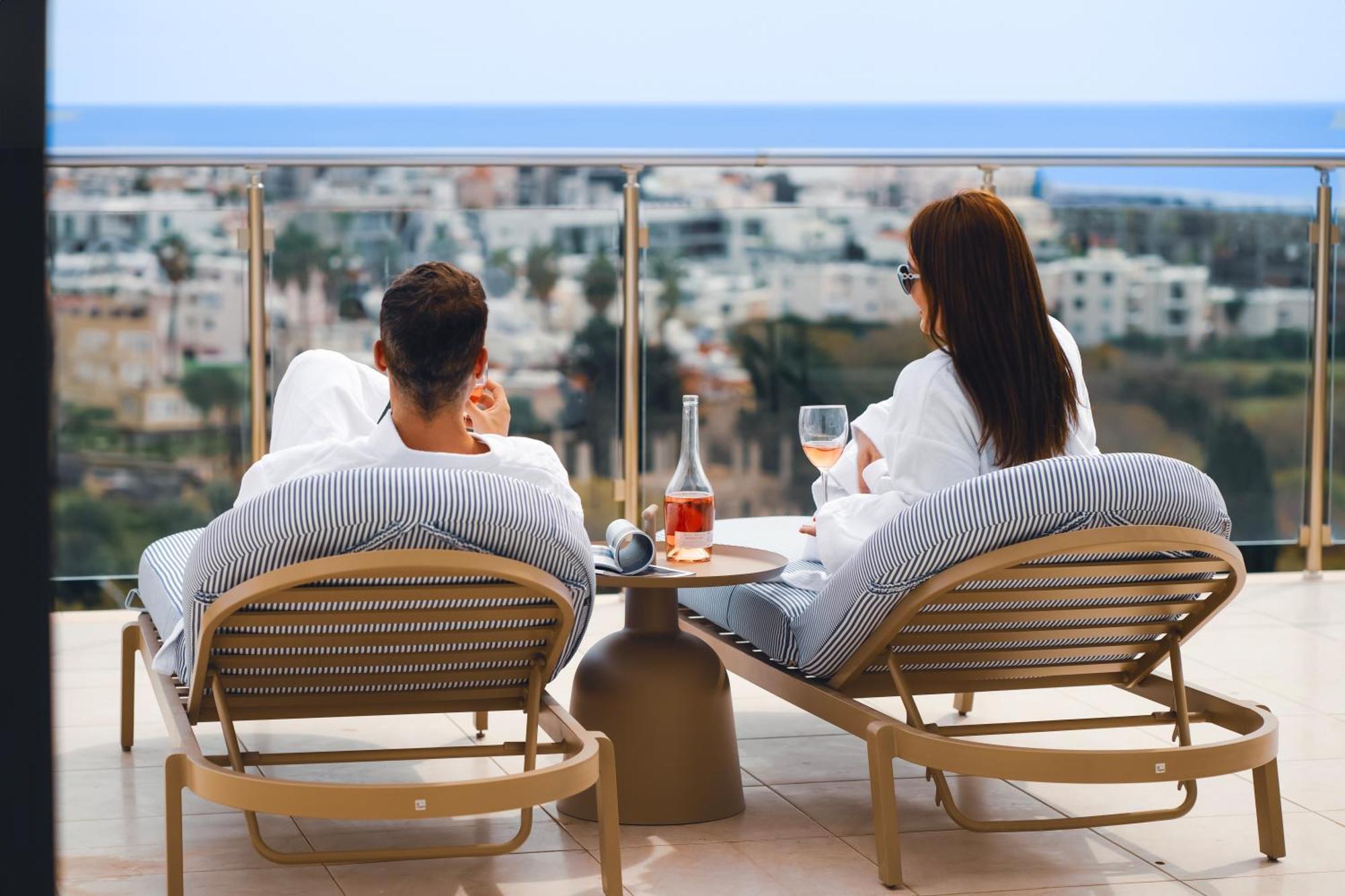 Отель Wellclub - Wellness Family Experience - Seaview Пафос Экстерьер фото