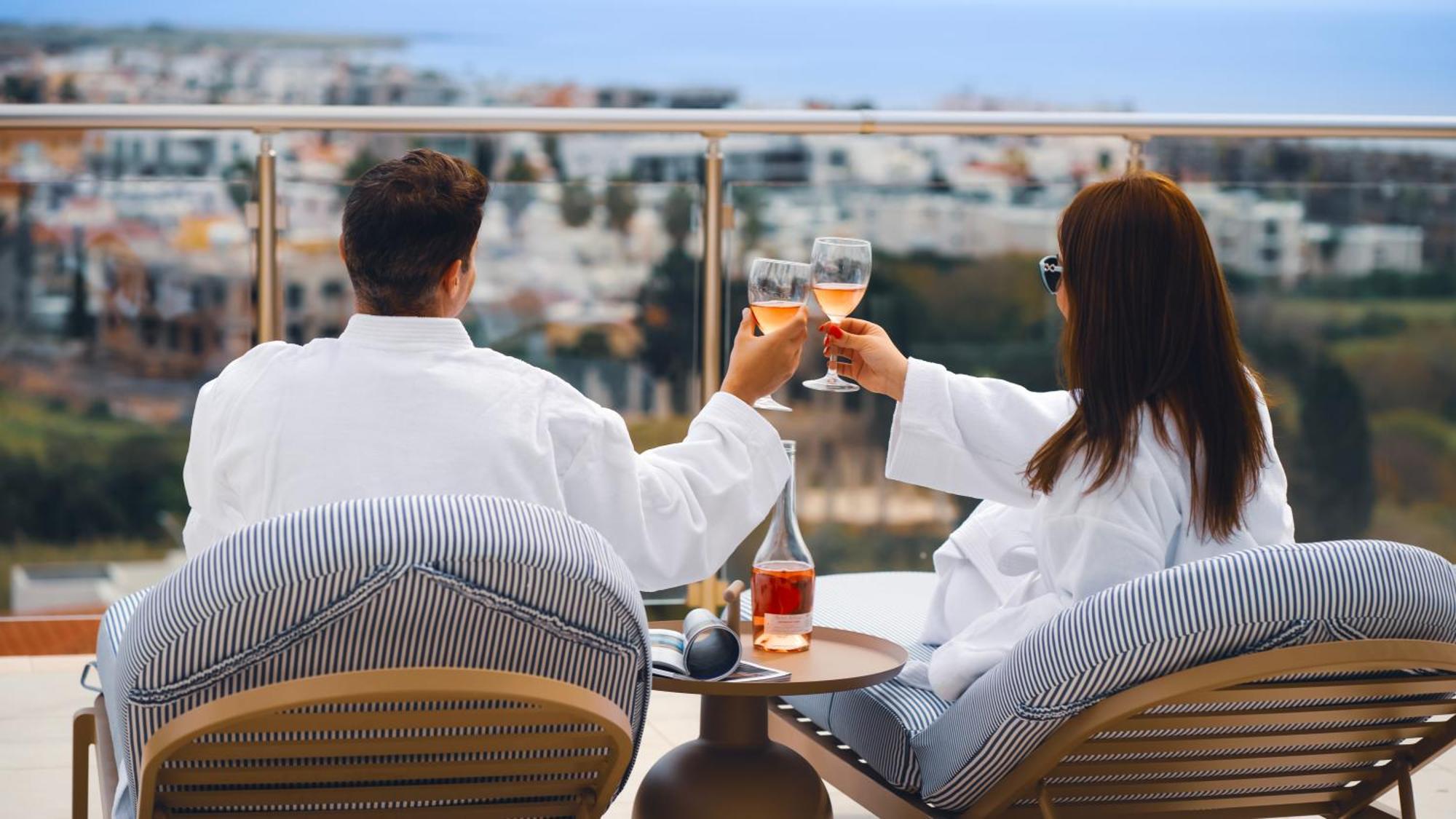 Отель Wellclub - Wellness Family Experience - Seaview Пафос Экстерьер фото